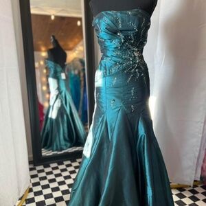 Beautiful teal gown